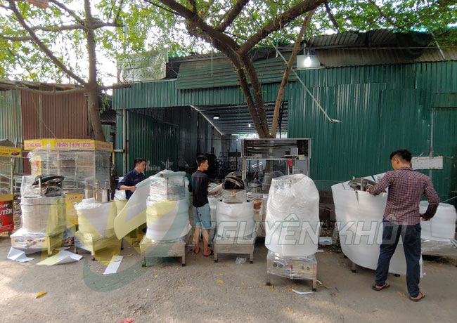 Nguyên Khôi giao hàng nồi điện, máy gà trên Toàn quốc