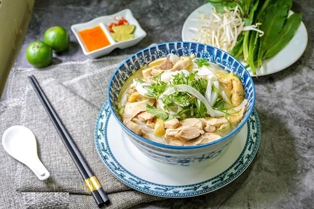 Món phở gà Hà Nội vị ngon nồng nàn mê hoặc bao người