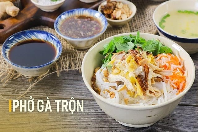 Món phở gà khuấy chua ngọt chuẩn ngon Hà Nội