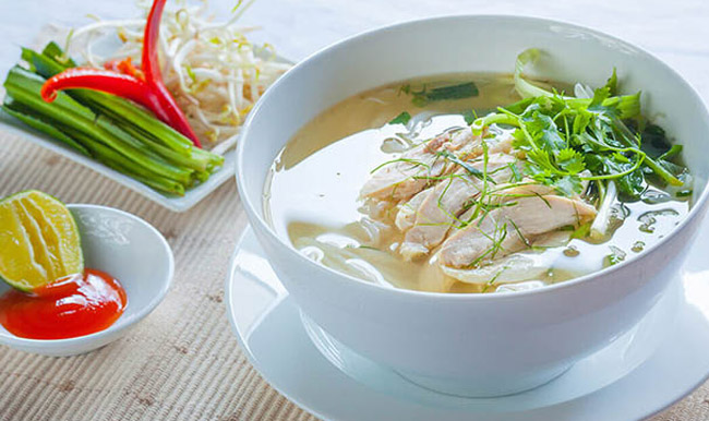 Phở gà miền Bắc thơm ngon, chuẩn vị