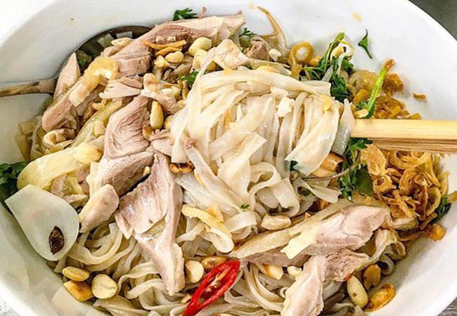 [Review Chân thực] Phở gà Nguyệt đông nghịt khách nhất nhì khu Phố Cổ