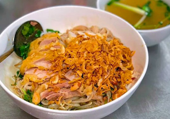 Phở trộn đùi