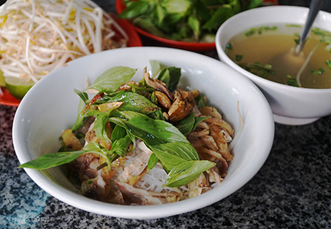 Phở khô gà Giai Lai